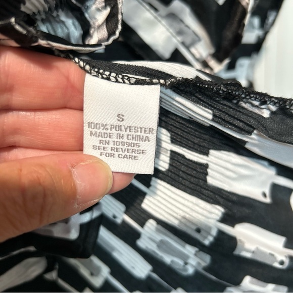 Dressbarn Y2K Retro Ruffle Cuff Blouse – Black & White Mod Print | Size S - Picture 5 of 7